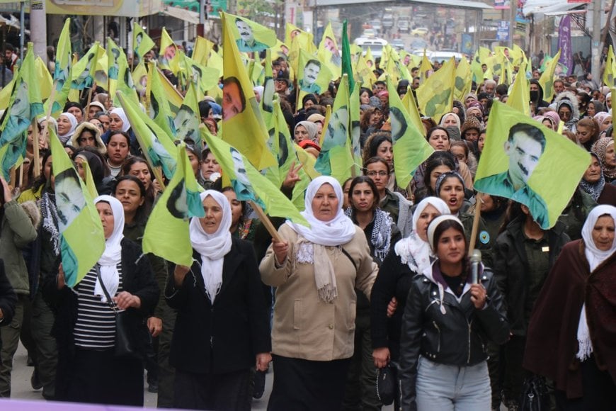 PYD_Rojava's tweet card. شهدت أحياء الشيخ مقصود والأشرفية بمدينة حلب تظاهرة شعبية حاشدة شارك فيها المئات من الأهالي بمختلف المكونات القاطنة في الحيين،