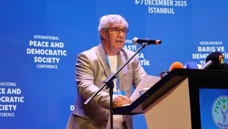 PYD_Rojava's tweet card. وجّه القائد عبد الله أوجلان رسالة إلى المؤتمر الدولي للسلام والمجتمع الديمقراطي المنعقد في إسطنبول، بتنظيم من حزب المساواة وديمقراطية