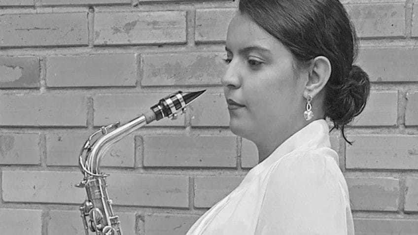 Poder360's tweet card. Autor confessou ter assassinado Maria de Lourdes após discussão; corpo da militar foi encontrado carbonizado no rescaldo