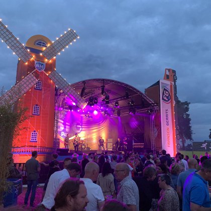 Tweet card summary image