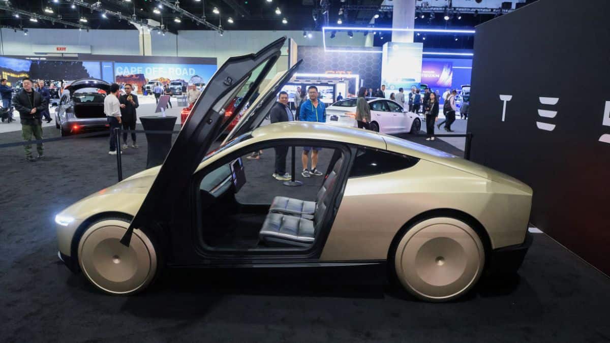 tech2eets's tweet card. Tesla is facing a proposed class action lawsuit accusing the company of manipulating odometer readings to make vehicles appear to reach their warranty limits faster, allegedly saving on repair costs....