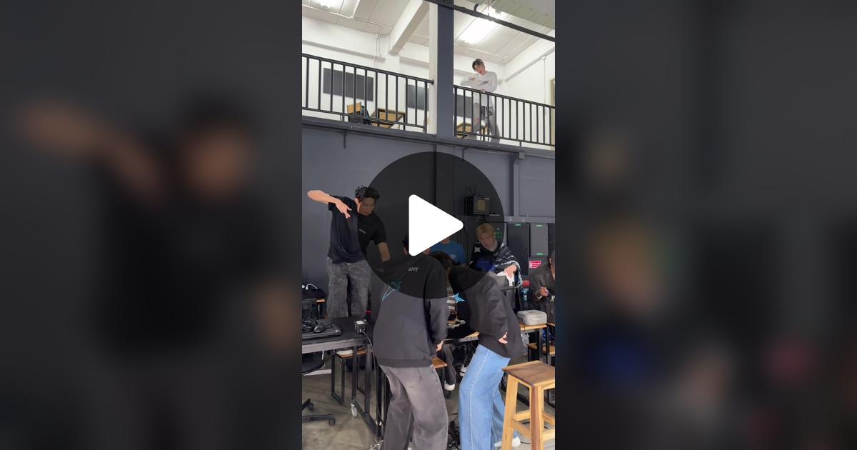 DEXXofficialTH's tweet card. 22K likes, 264 comments. “NEW CHALLENGE FROM DEXX !! 🔥 DEXX 1ST DEBUT #CLANGCLANGChallenge #CLANGCLANG_DEXX #DEXXth #DMDMUSIC [@JS @Prarinyakorn @krptt @teetee.wpc @Porsuppakarn @auautnp]”