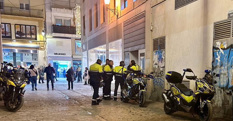 CSIF_PoliciaSev's tweet card. La escasez de plantilla obliga a tirar de productividades, que elevan los ingresos de los agentes por encima de los 4.000 euros mensuales