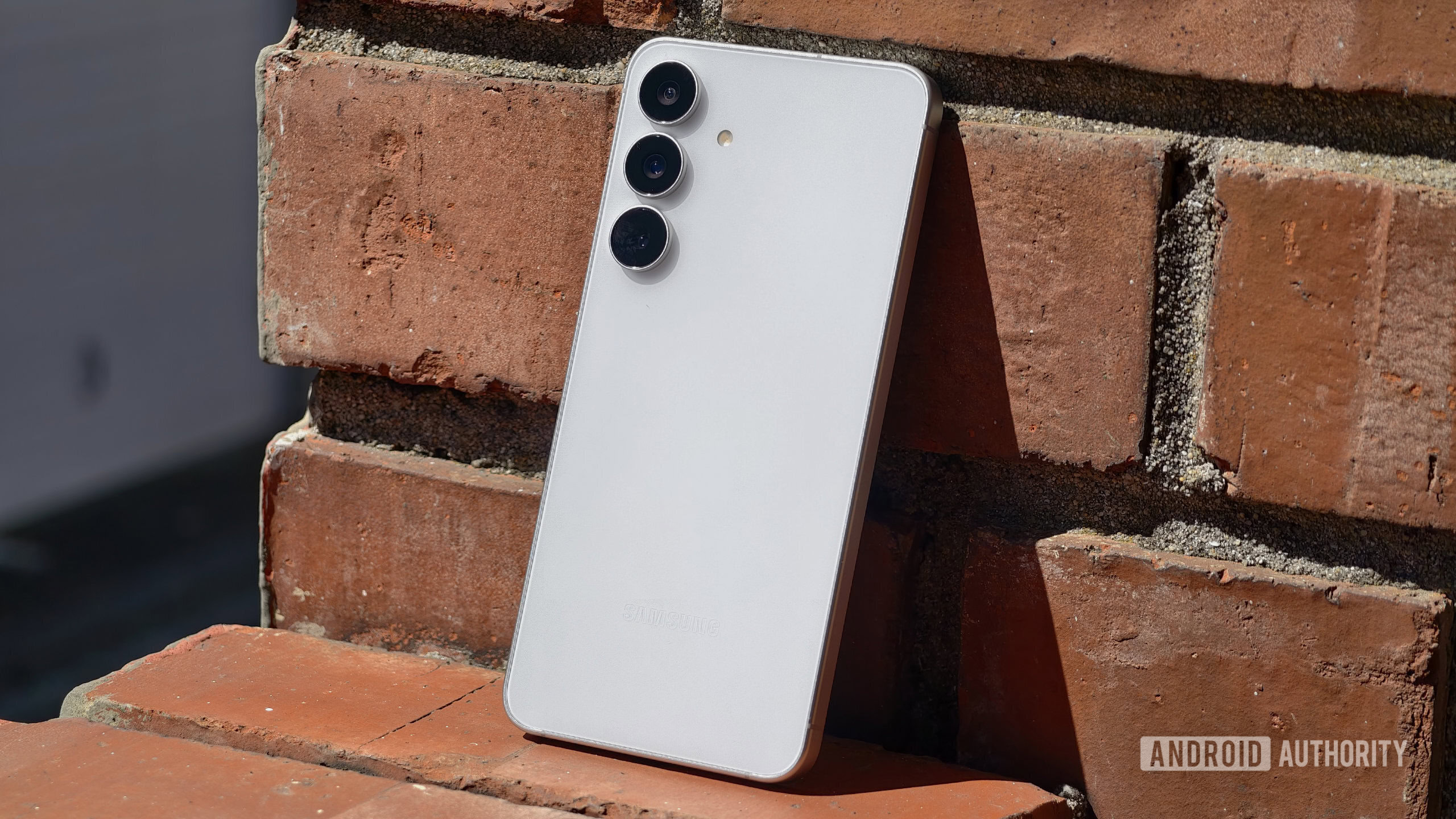 AndroidAuth's tweet card. Almost one in three people shopping for an Android phone pick a Samsung device. Here are seven reasons why.