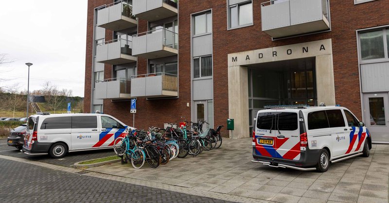 Arrestatie na vondst dode op balkon in Almere