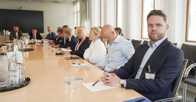 Tweet card summary image