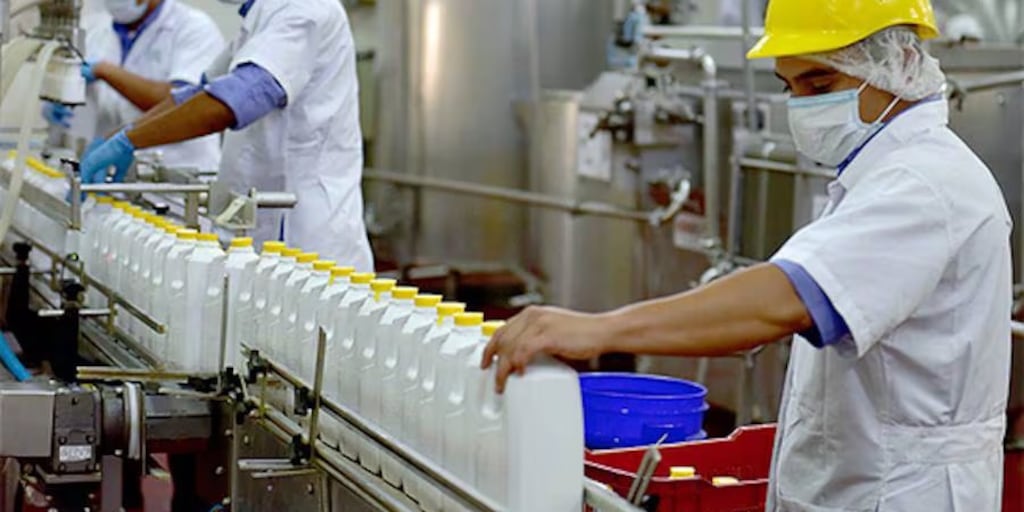 Capexpy's tweet card. Las exportaciones de productos lácteos registraron nuevamente una reducción al cierre del mes de noviembre de este 2025.