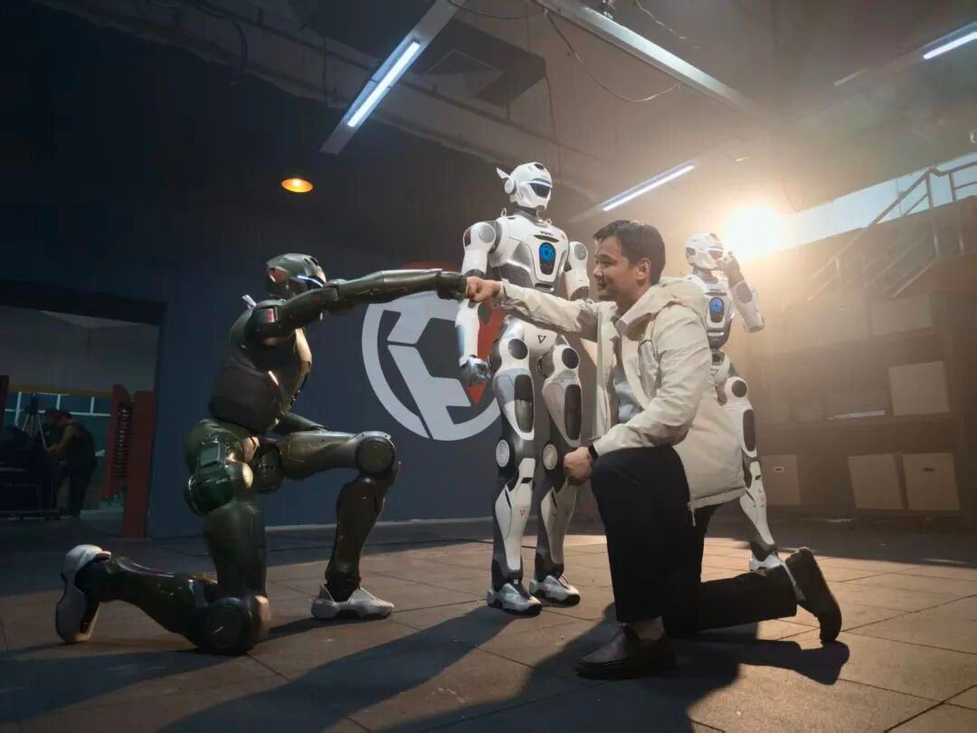 thePandaily's tweet card. Zhongqing Robotics’ completion of new A1+ and A2 financing rounds and the launch of its first mass-produced full-size humanoid robot, the T800.