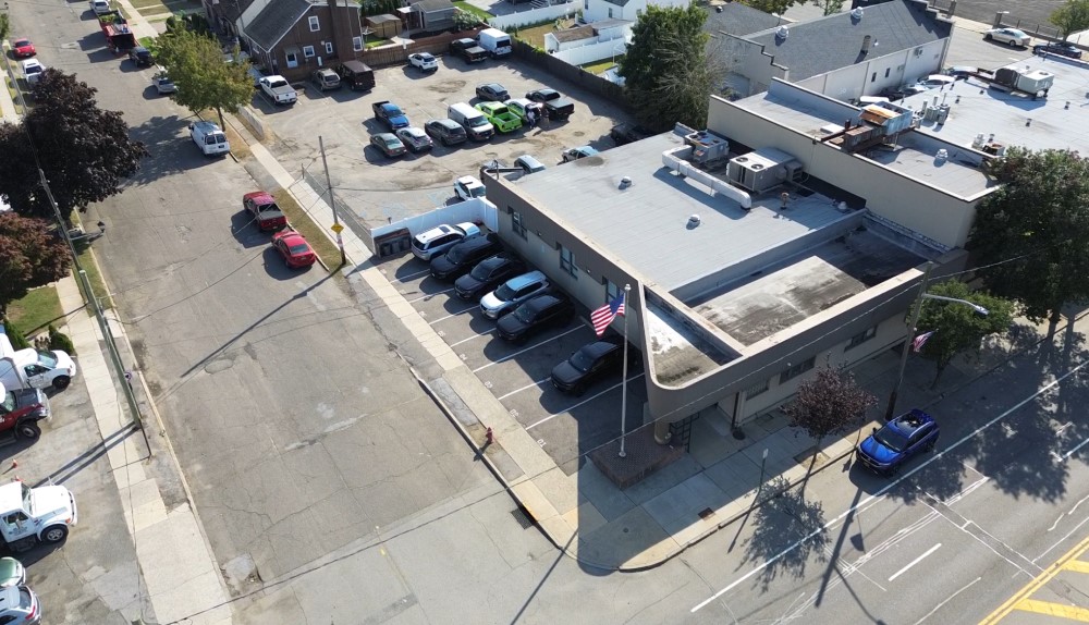 LIBN's tweet card. A two-building office portfolio on Jericho Turnpike in Mineola sold for $1.75M and will be renovated for Dr. Louis Nkrumah’s neurosurgery and spine practice.