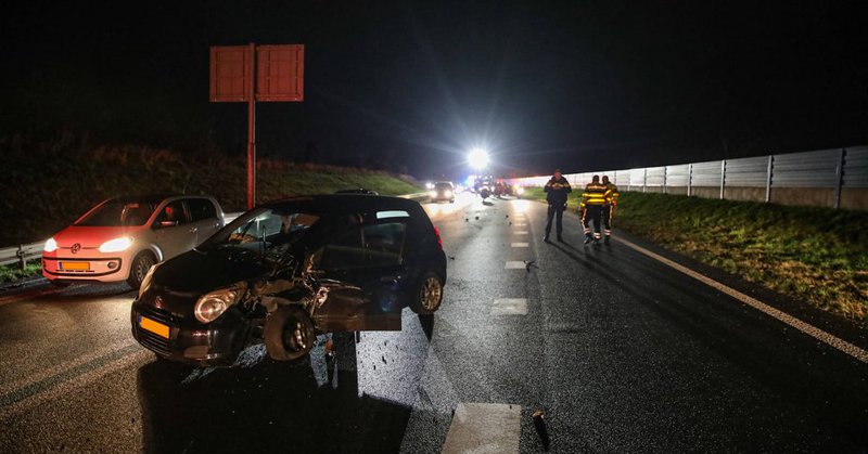Man gaat er na ongeluk op N366 vandoor