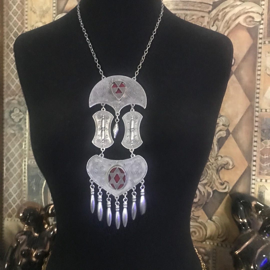 MartiniMermaids's tweet card. This Pendant Necklaces item by MartiniMermaid has 14 favorites from Etsy shoppers. Ships from Desert Hot Springs, CA. Listed on Aug 16, 2025