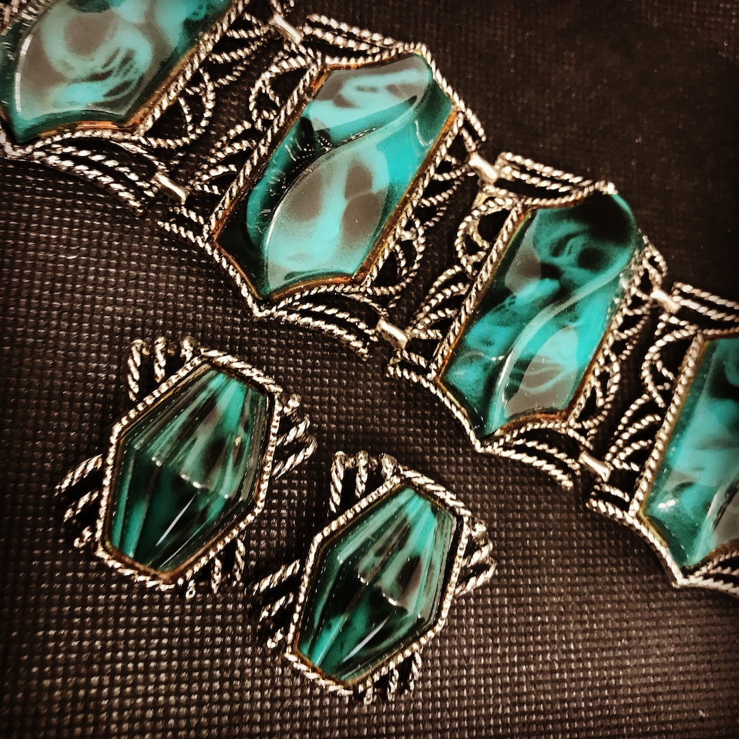 MartiniMermaids's tweet card. This Jewelry Sets item by MartiniMermaid has 22 favorites from Etsy shoppers. Ships from Desert Hot Springs, CA. Listed on Dec 7, 2025