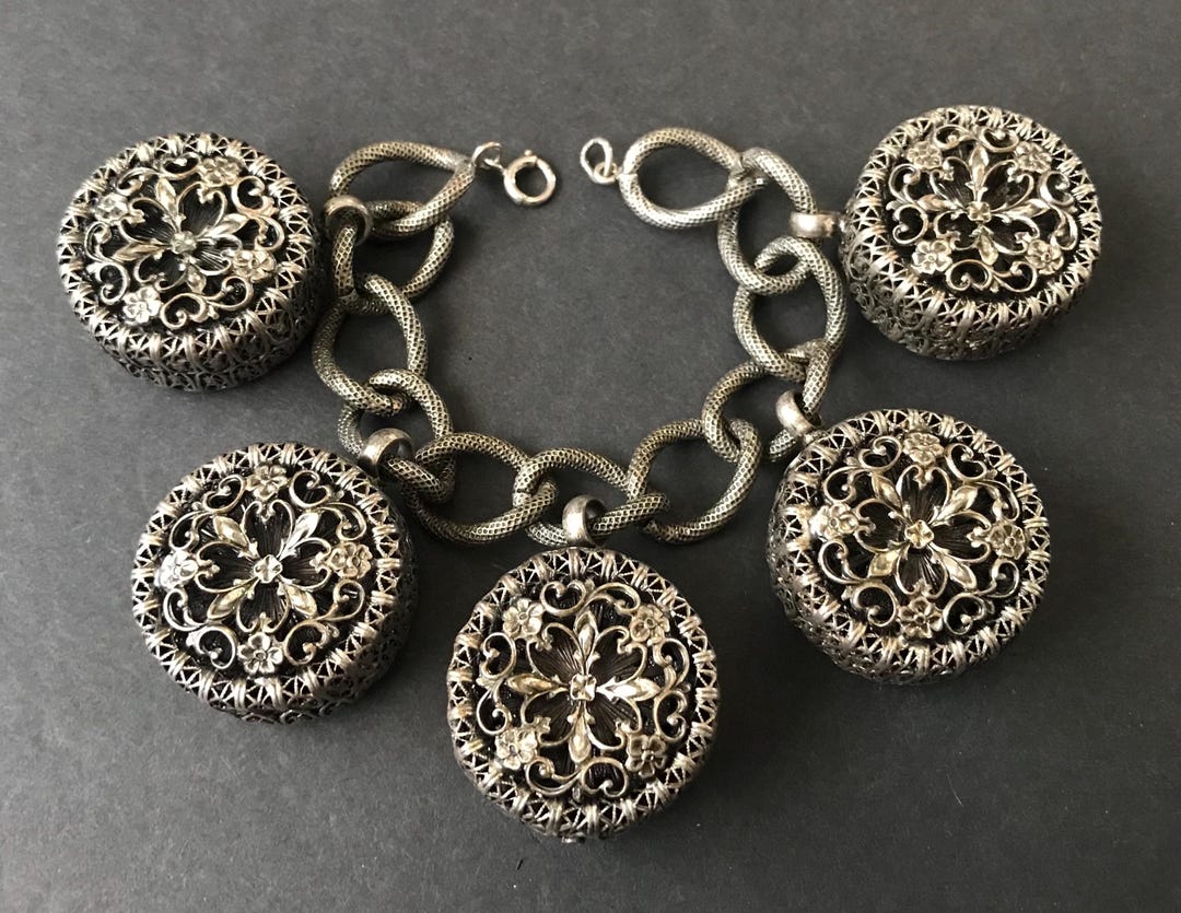 MartiniMermaids's tweet card. This Charm Bracelets item by MartiniMermaid has 20 favorites from Etsy shoppers. Ships from Desert Hot Springs, CA. Listed on Dec 8, 2025