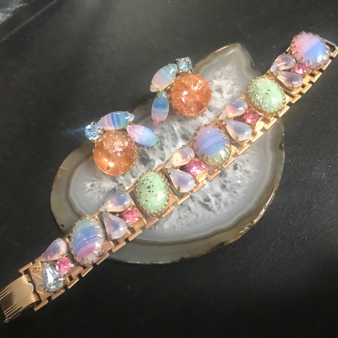 MartiniMermaids's tweet card. This Chain & Link Bracelets item by MartiniMermaid has 35 favorites from Etsy shoppers. Ships from Desert Hot Springs, CA. Listed on Dec 7, 2025