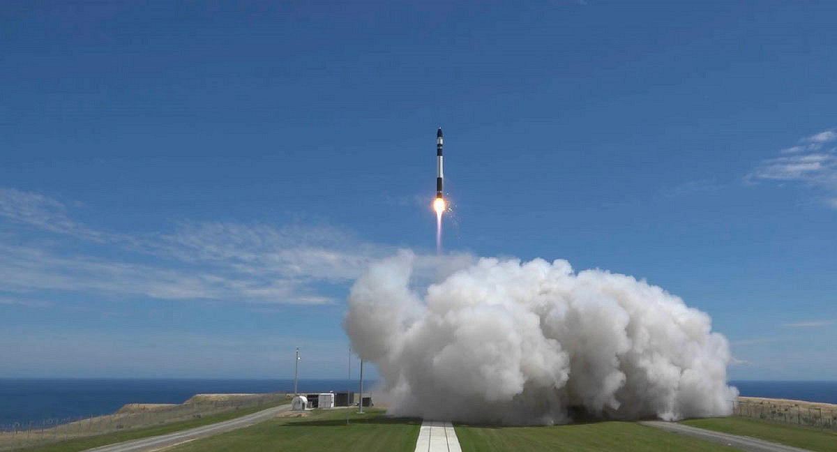 arduino_sensor_'s tweet card. Kinéis lanza sus primeros 5 nanosatélites IoT con Rocket Lab, marcando el inicio de una constelación europea pionera