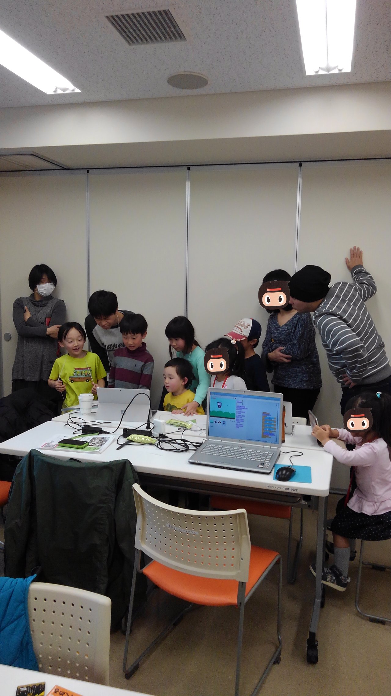 CoderDojo_Nippa's tweet card. グループの説明もお読み下さい。 * * * ## CoderDojo新羽でできること 1. 主にScratchを使って、ゲームやプログラミングを行い、作った作品(途中まででもＯＫ）を自慢できます。 2. Scratch自体がはじめての場合は、インターネット接続が必須となりますがCode.orgのHour of Codeがお勧めです。 3. プログラミングに興味があったり、好きな子ども達（ニン...