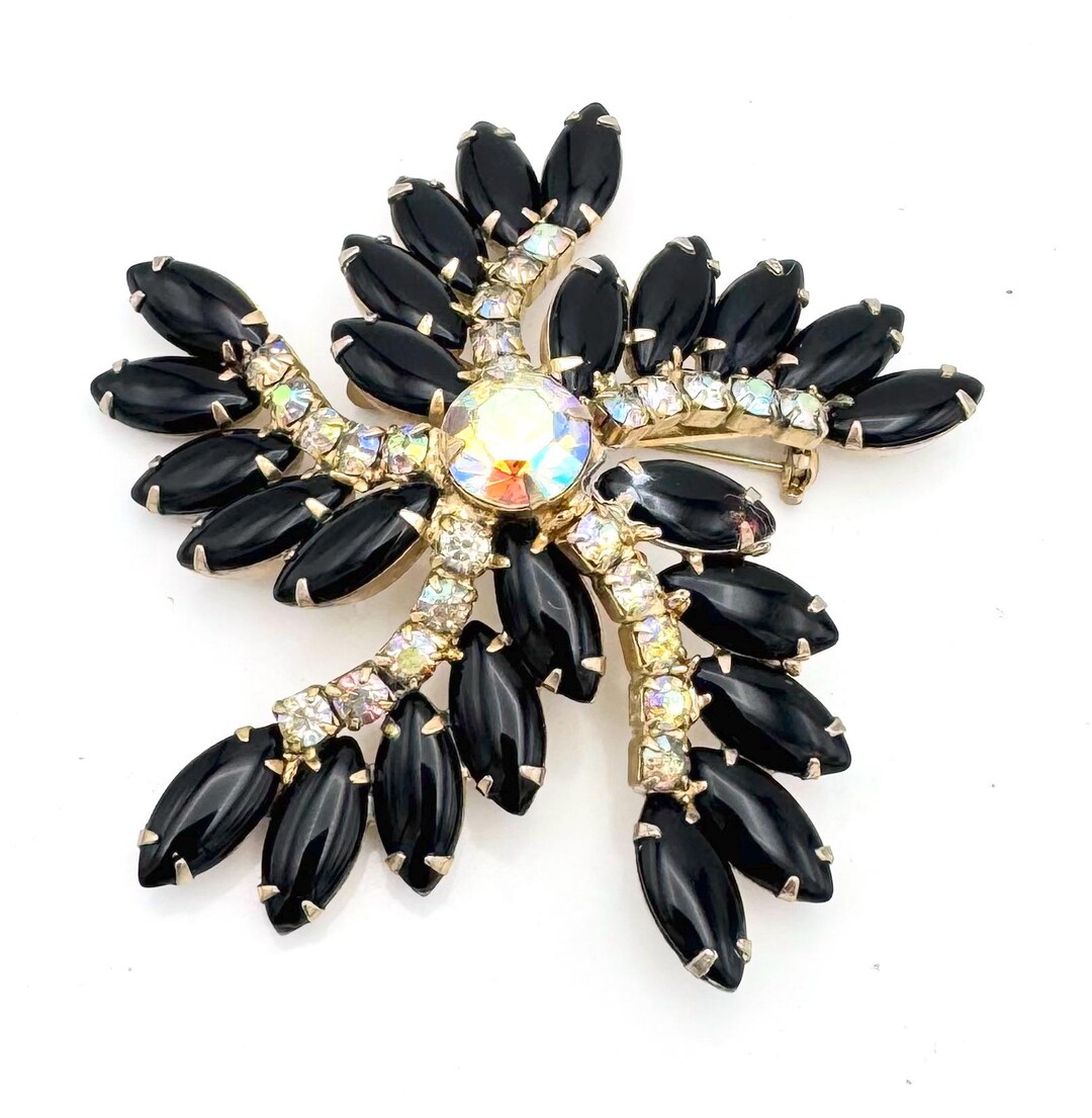 serendipitytrea's tweet card. This Brooches item is sold by serendipitytreasure. Ships from Huntington Beach, CA. Listed on Dec 8, 2025