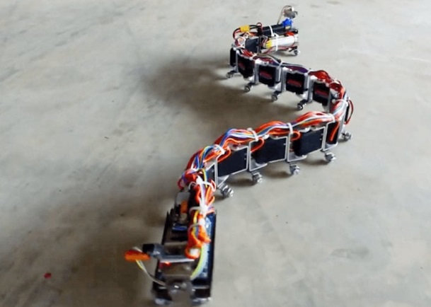 arduino_robot_'s tweet card. Nevon Project ha creado un nuevo kit de robot serpiente que funciona con el microcontrolador Arduino Mega y está equipado con 12 servos para el movimiento y el control de sus 12 segmentos. El kit de...