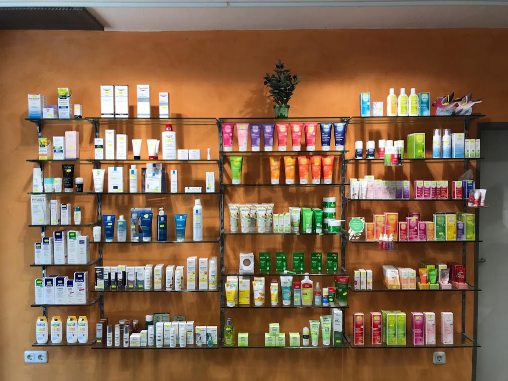 code4web_at's tweet card. Seit einem Dreivierteljahr befasst sich Apothekerin Anne Peus-Woltemade intensiv mit Mikroplastik. Im Visier hat sie vor allem Stoffe, die auch in Apothekenkosmetik und Rezeptursubstanzen vorkommen....