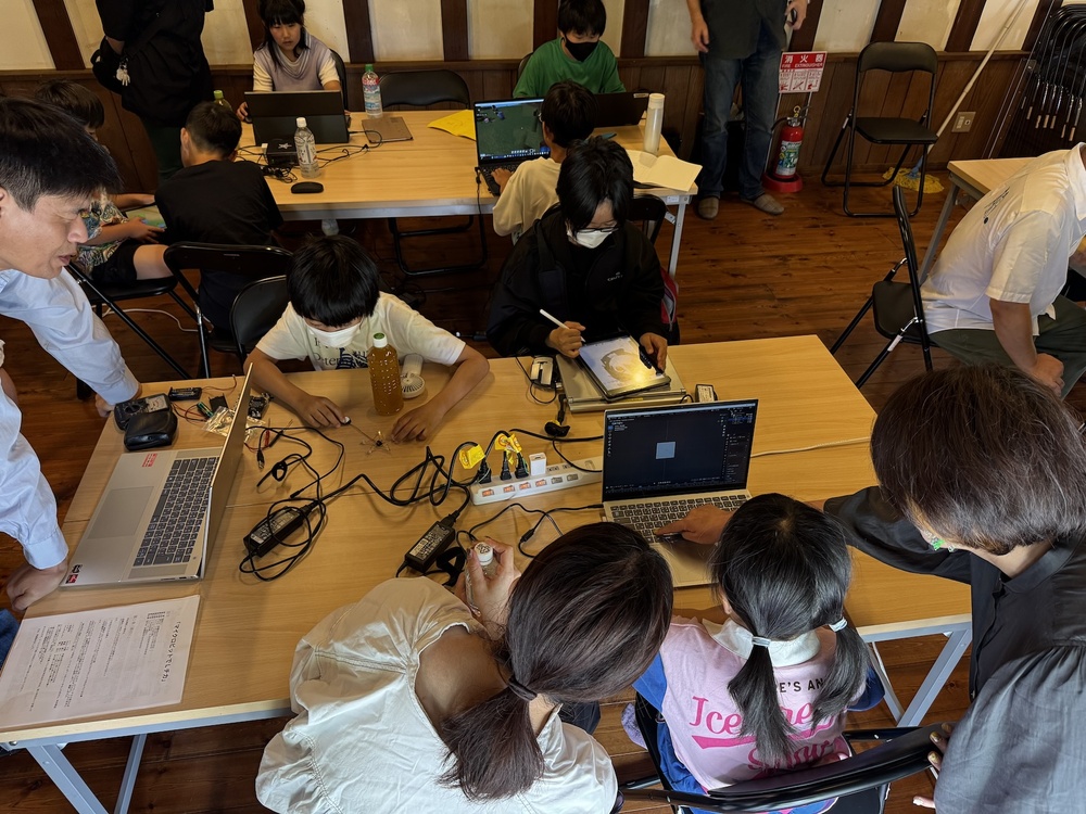 CoderDojoKTKT's tweet card. 2025-08-09（土）09:30 - 11:30 親子でプログラミングを体験しませんか? 初心者大歓迎です。奮ってご参加下さい！ また、お知り合いにもCoderDojo喜多方を紹介して頂けたら幸いです。 CoderDojoとは CoderDojo は子供たちのための非営利なプログラミング道場です。 2011年にアイルランドで始まり、現在では世界に2,000ヶ所、日本でも220ヶ所以...