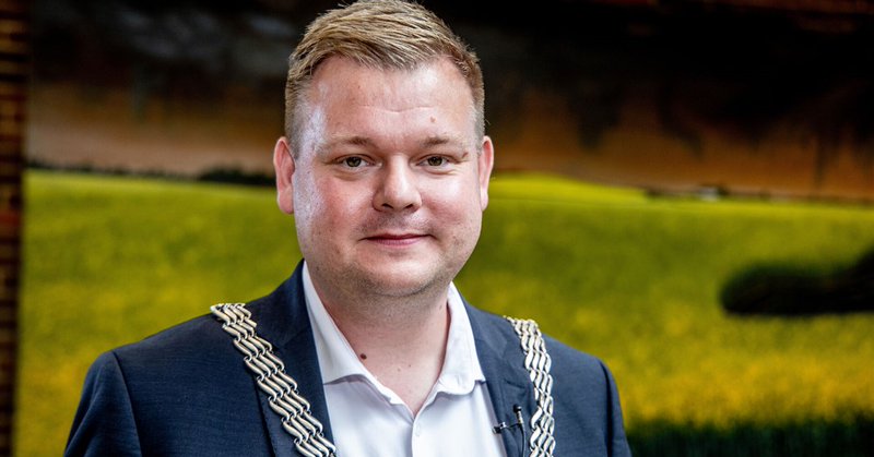 Tweet card summary image