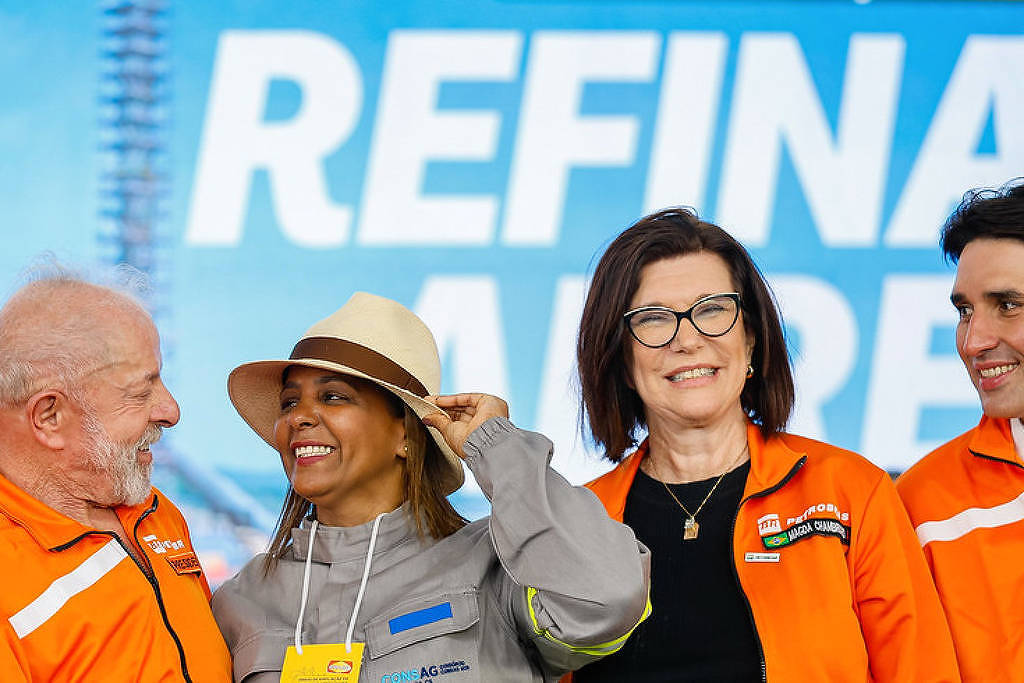 folha's tweet card. Durante discurso em Pernambuco, presidente citou casos recentes de feminicídio no país