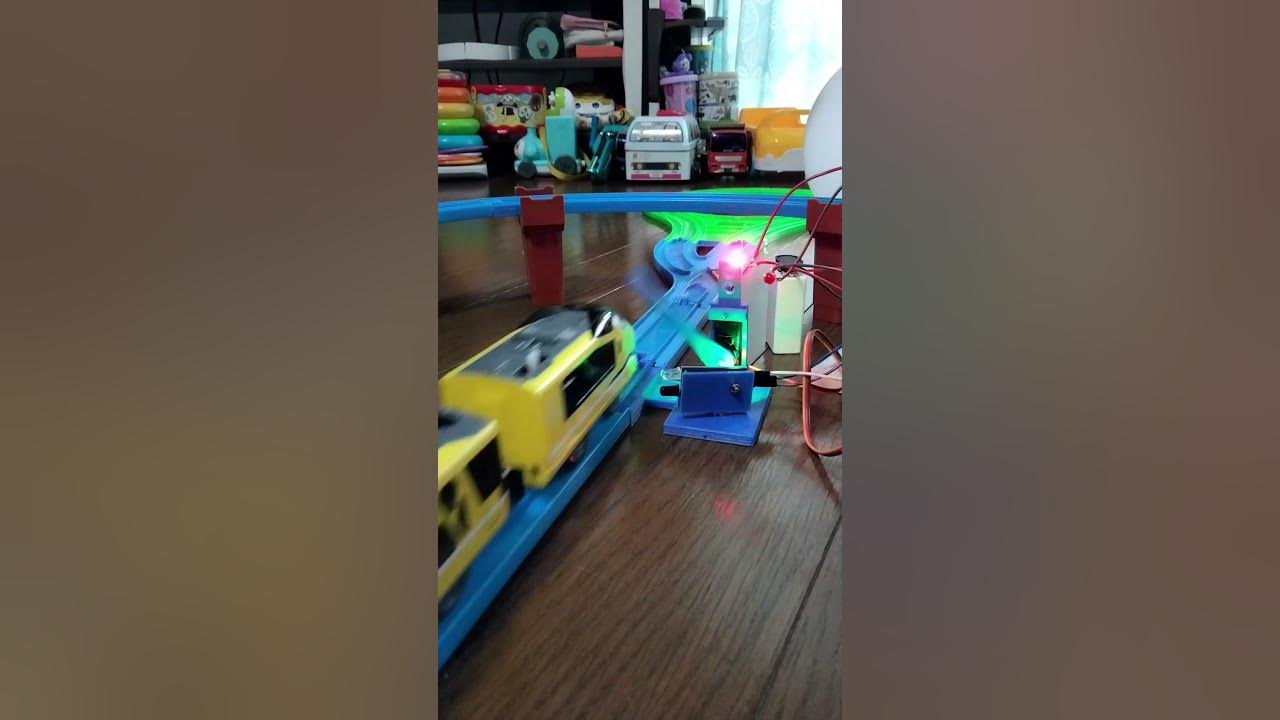 arduino_fun's tweet card. 【プラレール用DIY】ESP32と赤外線センサを使用して自動開閉踏切を作成！ #esp32 #diy #自動化 #自動化 #電子工作...