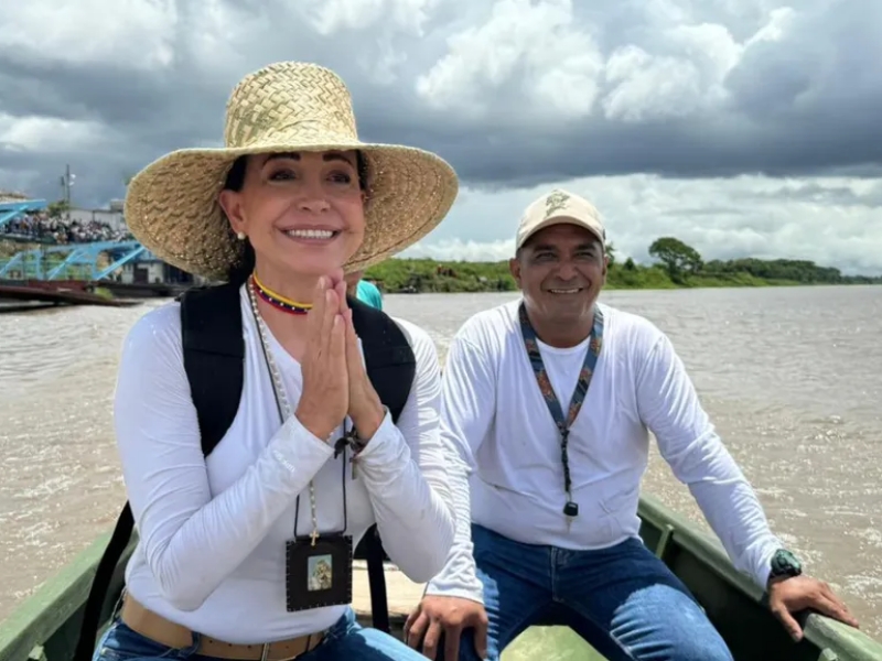 MiguelContigo's tweet card. María Corina Machado partió de Venezuela el martes a bordo de una embarcación con destino a la isla de Curazao, según WSJ.
