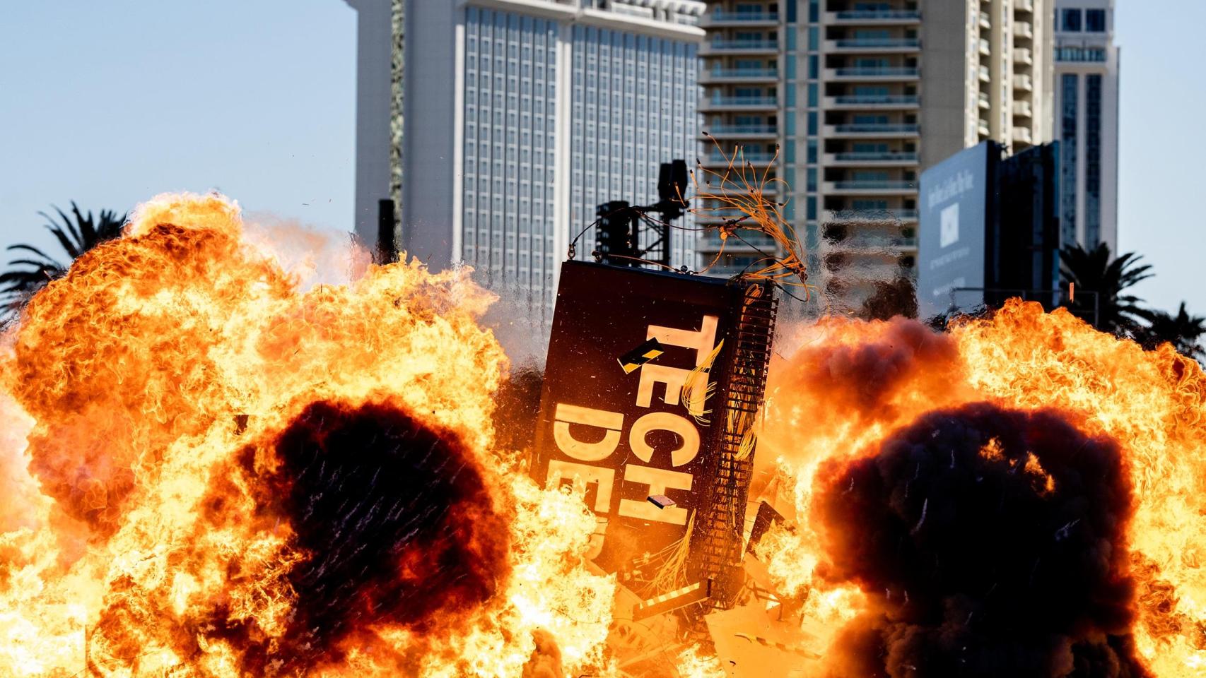 disruptoresee's tweet card. AWS acelera en Las Vegas su ruptura con el legado tecnológico y despliega una estrategia integral que abarca silicio, modelos y agentes para reinventar la modernización a escala industrial. Más...