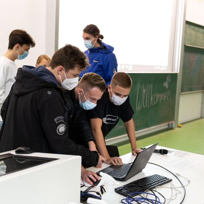 Tweet card summary image