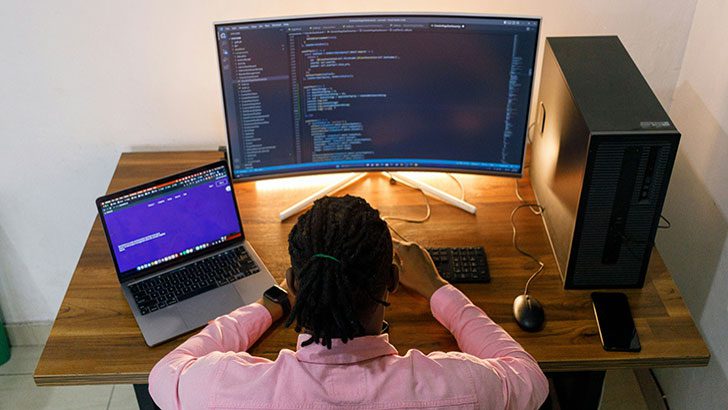 AzulSystems's tweet card. The Azul 2025 State of Java report (registration required) is out. It shows that enterprises are abandoning Oracle Java in droves. 88% of respondents are