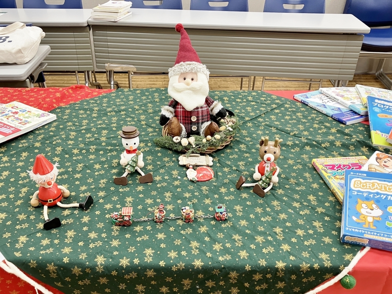 coderdojochofu's tweet card. 2024年12月22日 第96回 CoderDojo 調布の様子です。 www.youtube.com 12月の CoderDojo 調布を開催しました。発表の時間には、Scratch「サンタを捕まえろゲーム」、Minecraft の回路を使った「ダンクシュートゲーム」などが紹介されました。 2024年とも、もう少しで…