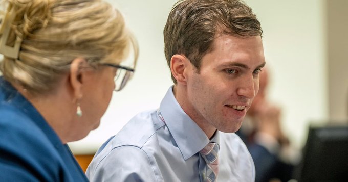 المتهم بقتل تشارلي كيرك يمثل أمام المحكمة (إكس)