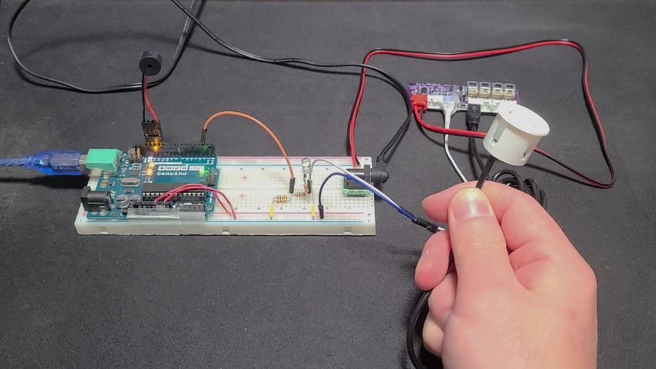 VignetteClarity's tweet card. AI要約Amazonで購入した自動車用バックセンサーを活用し、Arduinoで障害物との距離を測るシステムを試作。実験の様子も含め、制作過程を解説しています。やることロボットの衝突防止のために近接センサーを導入するぞ、の第３弾です。だんだん...