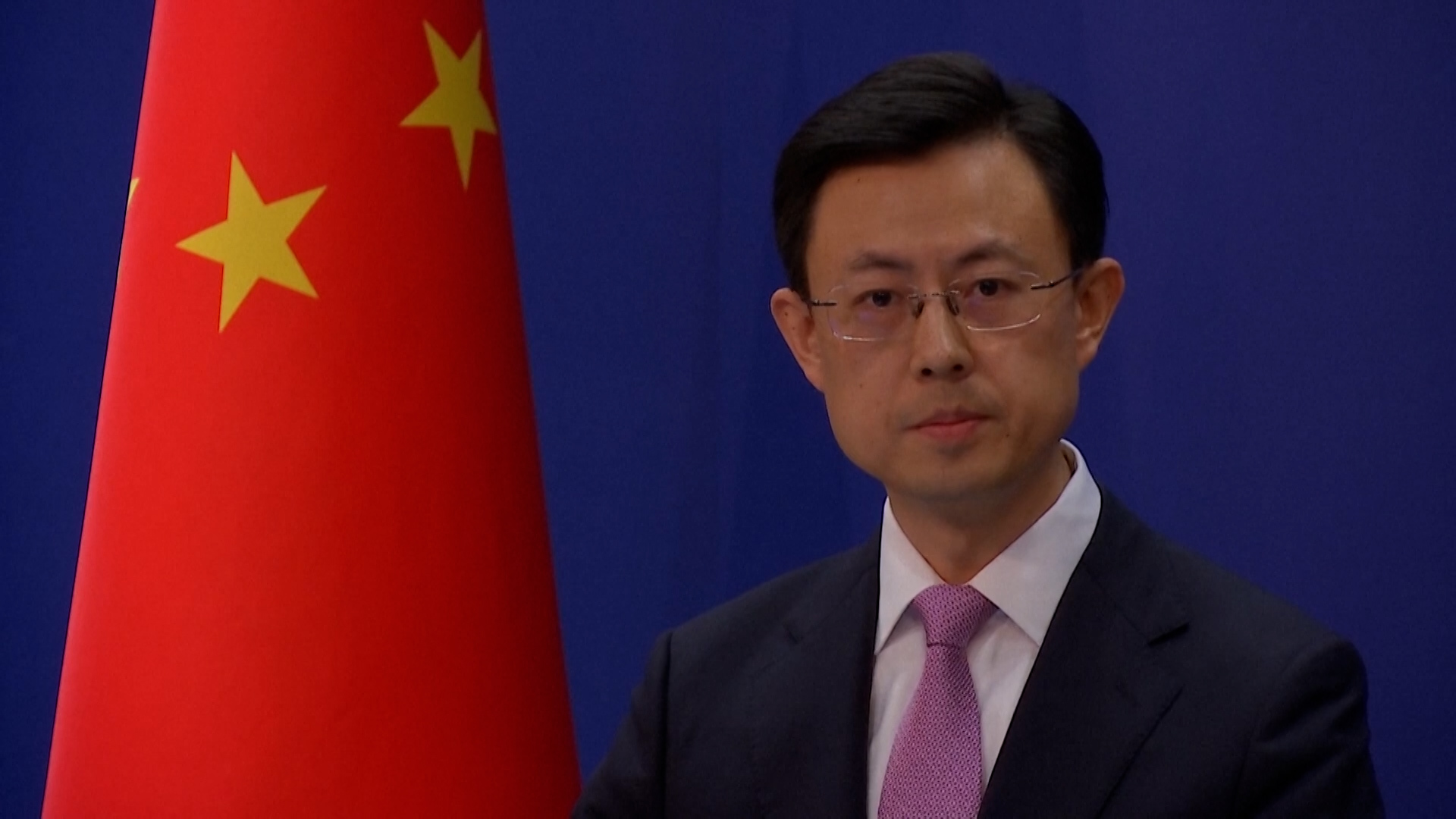 1v1_1v1's tweet card. 中国外務省は11日、9日深夜に中ロの軍用機が共同で日本周辺を飛行したことについて両国の年間協力計画の一環であり、「地域の平和と安定を維持する」という両国の決意を示すものだと述べた。その上で同省の郭嘉