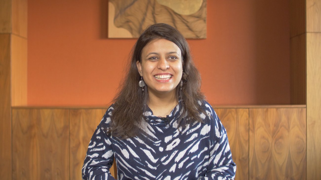 googledevgroups's tweet card. Meet Henna Singh and learn how she moved from India to Ireland, and how Google Developer Groups helped her find a new community and career.