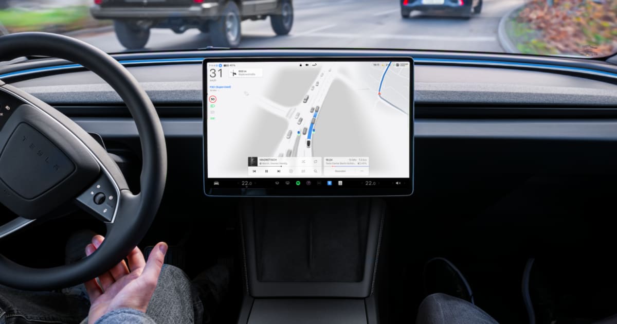 teslaeurope's tweet card. Vær blandt de første til at opleve Full Self-Driving (Supervised) fra passagersædet.