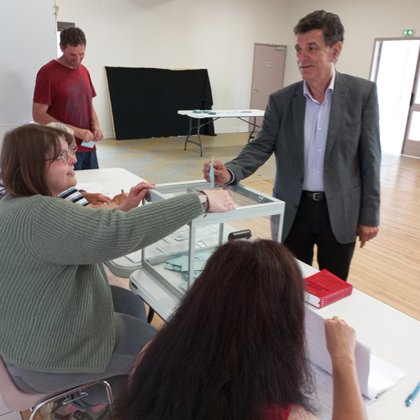 Tweet card summary image