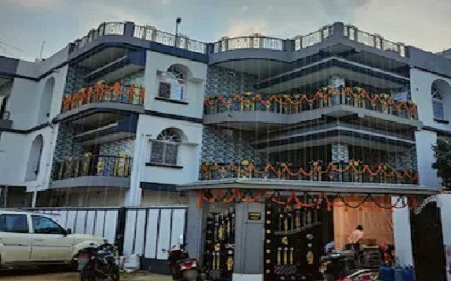 Newskarnataka's tweet card. Animesh Chouhan, an IIT Kharagpur alumnus and Bengaluru-based techie, shared his gratitude for his tech career after posting a photo of his luxurious three-storey house on X (formerly Twitter).