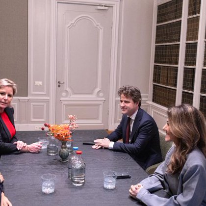 Tweet card summary image