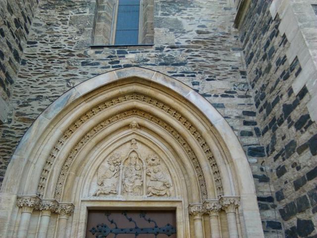 kamilaofprague's tweet card. When you get hired to teach somebody one-one, it is probably because the student wants individual attention and lots of conversation and speaking activities. They might even tell you “not to bother…