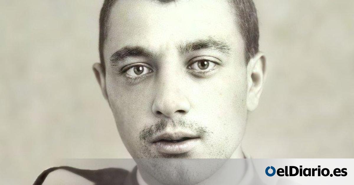 demiguelch's tweet card. Anselmo Vilar apagó las luces para evitar que los aviones italianos y alemanes siguieran disparando a la población civil, que se había agolpado en la localidad de Torre del Mar