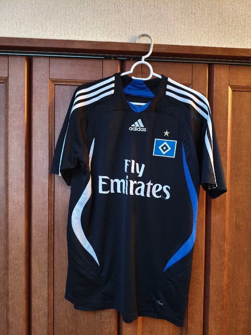 あーHSVの黒ストライプ半袖出てるじゃん！あの頃のやつ欲しくて死に