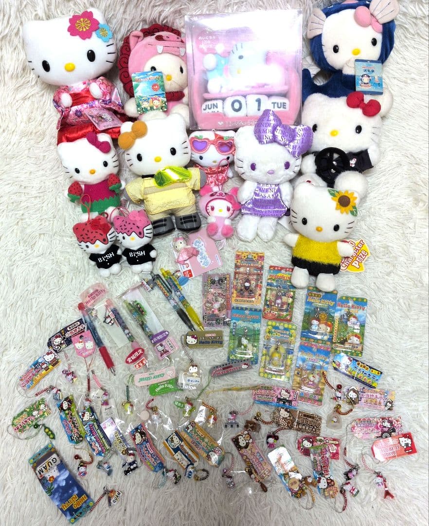 ご当地キティのぬいぐるみ根付けとかいっぱいまとめて売ってるの見た