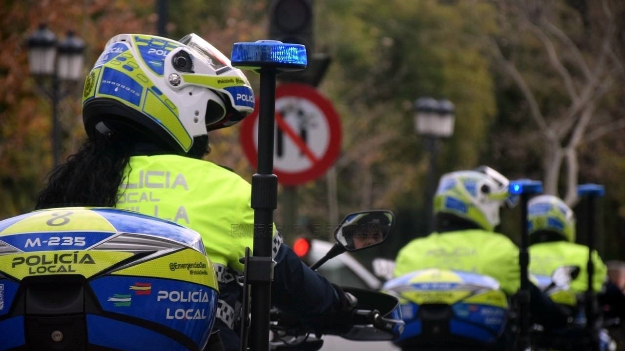 jusapol's tweet card. La cuantía puede llegar a los 1.200 euros y si trabajan fines de semana, otros festivos o en la Cabalgata recibirán otros 500 euros más