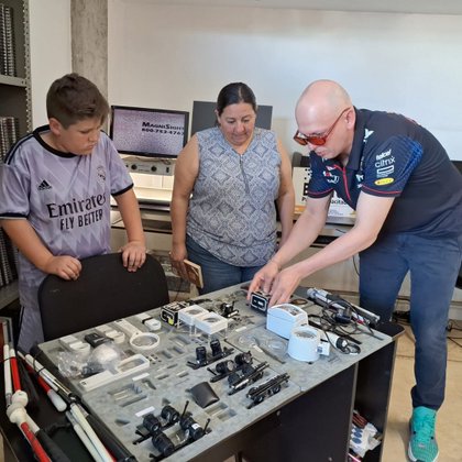 Tweet card summary image