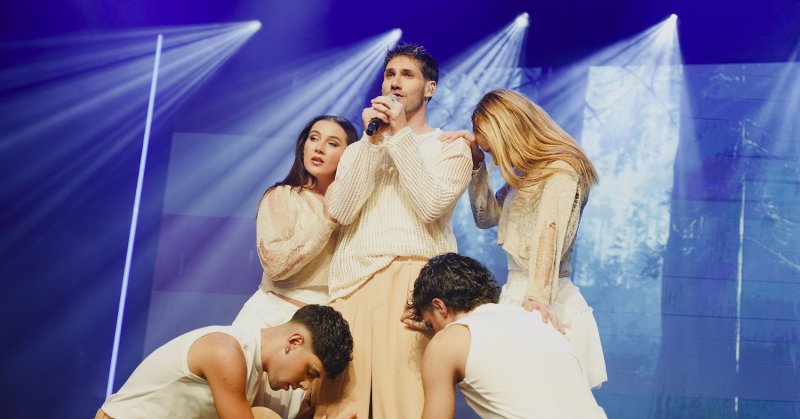 Tweet card summary image