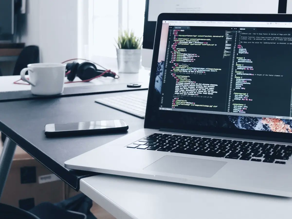 ianevictxria's tweet card. Este curso irá guiá-lo desde um nível básico até uma compreensão sólida dos fundamentos do Python. Você aprenderá a escrever códigos de forma clara e eficiente por meio de aulas interativas, exercí...