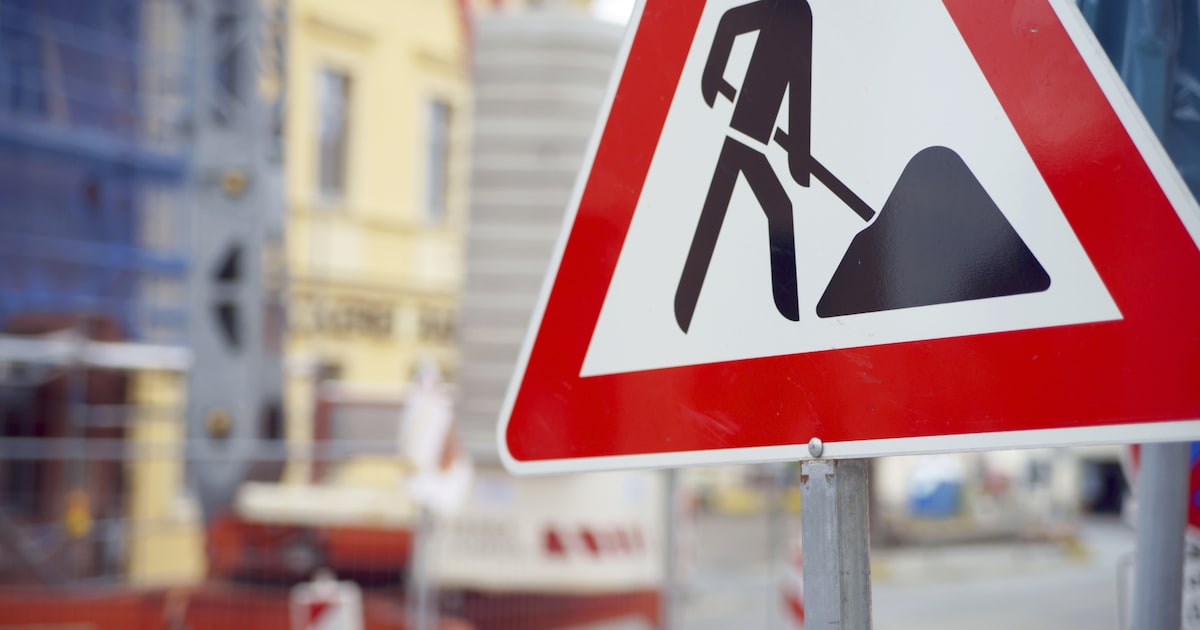 maartenvleeuwen's tweet card. Omdat hij twee klanten meehielp met frauderen, legt het Openbaar Ministerie de eigenaar van een bouwbedrijf uit Gelderland twee boetes van 20.000 euro en een taakstraf van 100 uur op. Dat laat het OM...