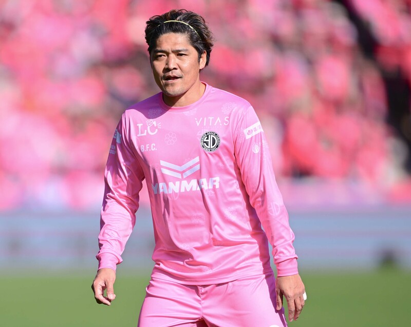 俺の引退試合じゃないから、俺が取ったらダメ」 > (香川のクロスボール